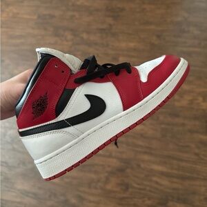 Air Jordan 1 Mid Red Black White Sneakers Chicago 7.5 women/ 6Y